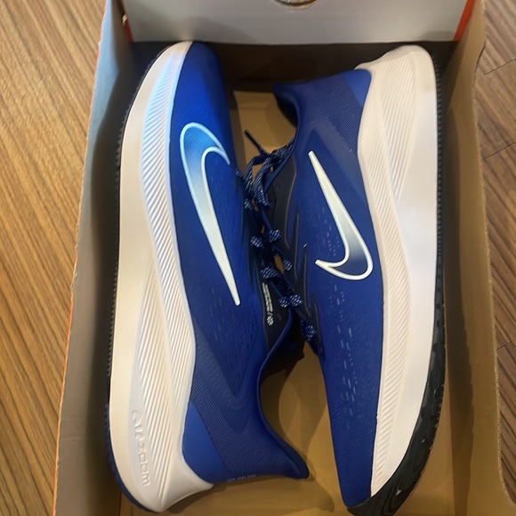 Nike Winflo 7 Running Shoes - Picture 2 of 7